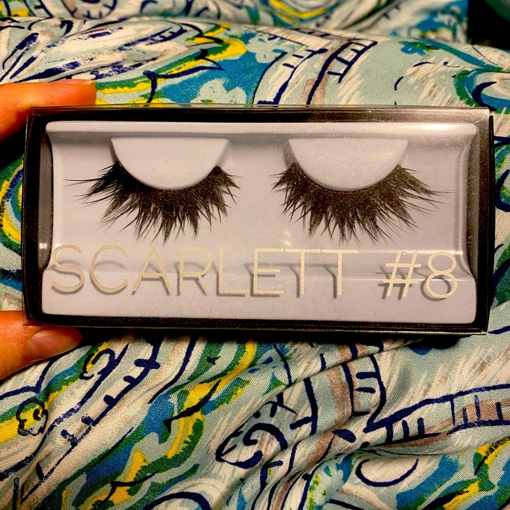 Huda Beauty Scarlett #8 lashes